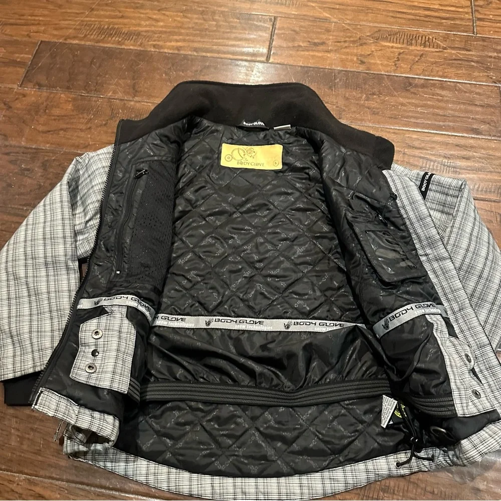 Body Glove Kids Plaid Insulated Snow Jacket with Black Accents‎ size 8